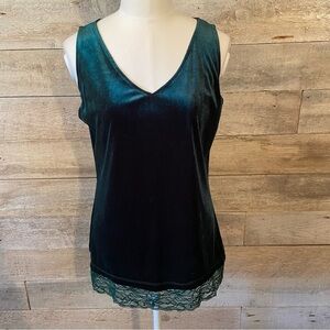 🛍️3/$30 Liquid by Sioni women’s green velvet lace tank top in size  small‎